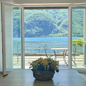 https://casa-la-rosa.it-lombardy.com